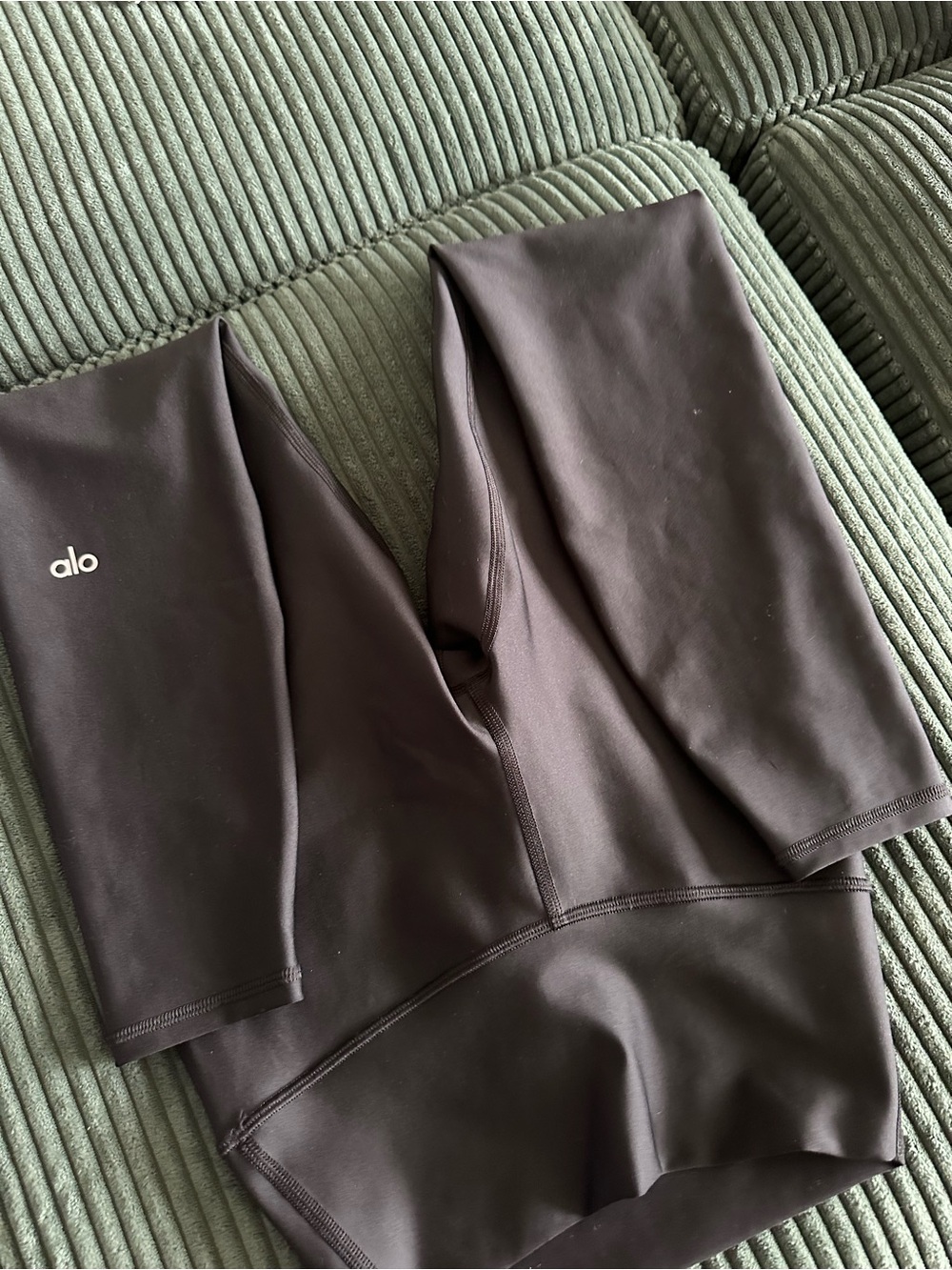ALO Yoga Black High-Waist Leggings with Subtle Logo